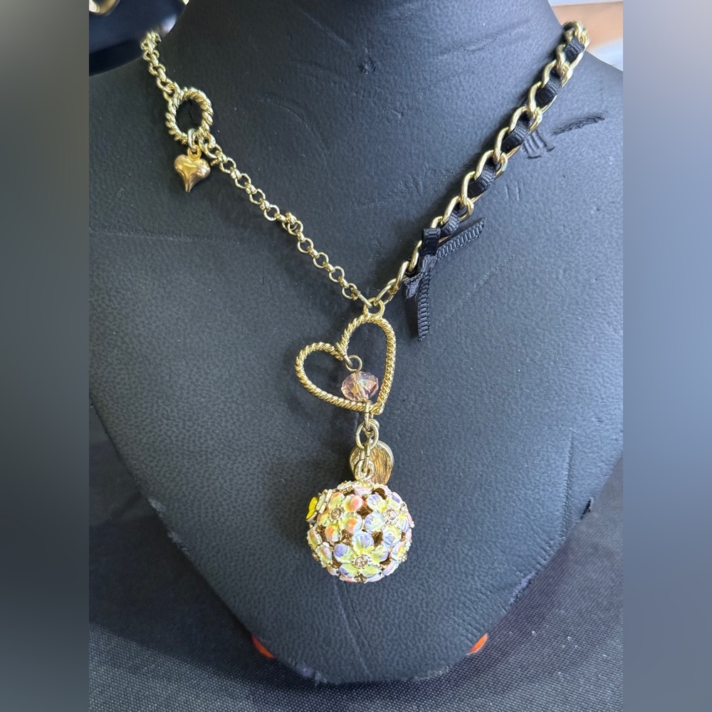Betsey Johnson opera length Pendant Necklace